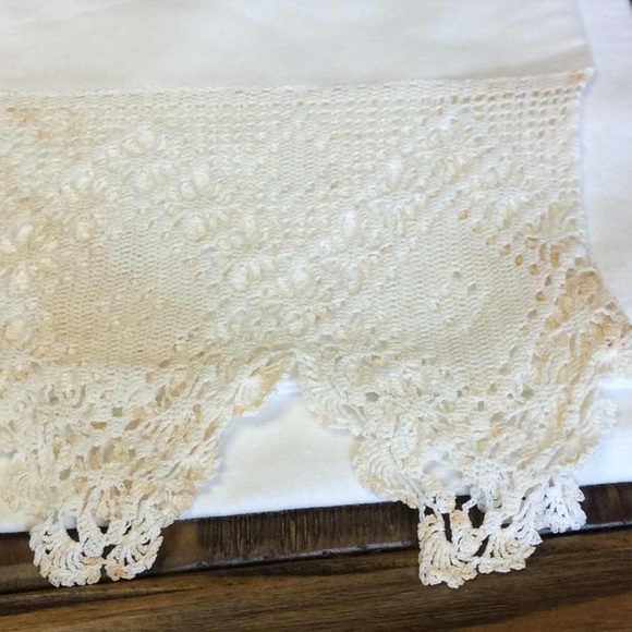 FINAL SALE PRICE Vintage White Lace Edged Pillow Case Set - Picture 3 of 5